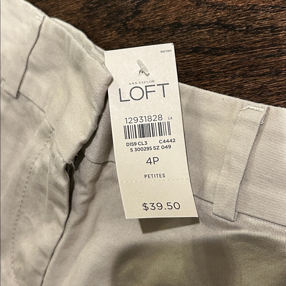 NWT Ann Taylor LOFT Women’s Classic Tan Shorts Size 4P - Picture 3 of 7